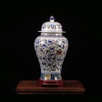long teng Blue and White Porcelain Ginger Jar Vase for Home Decor Chinoiserie Decorative Jar with Lid Floral Print Ceramic Temple Jar W Wooden Stand Centerpiece Size : Large - BV3NG7OY7